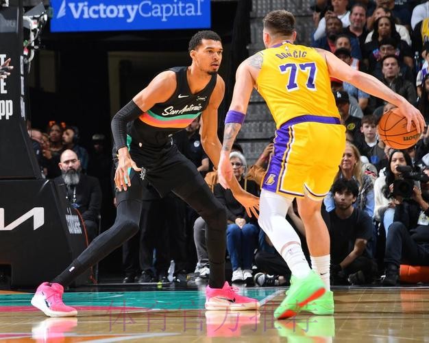 东契奇空砍38+10+10 湖人不敌马刺