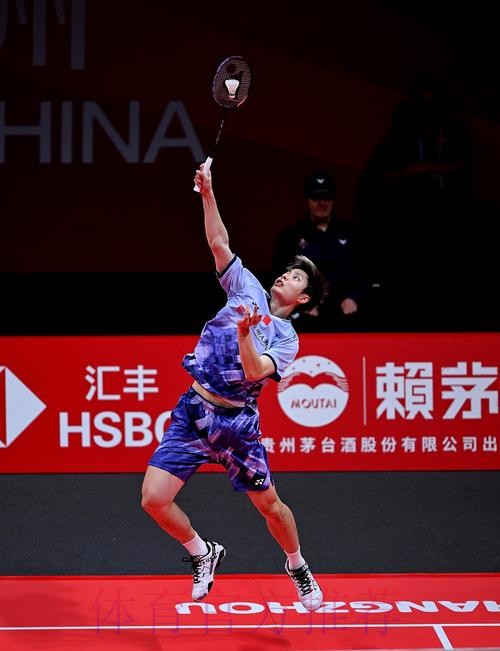 石宇奇完胜李卓耀晋级半决赛